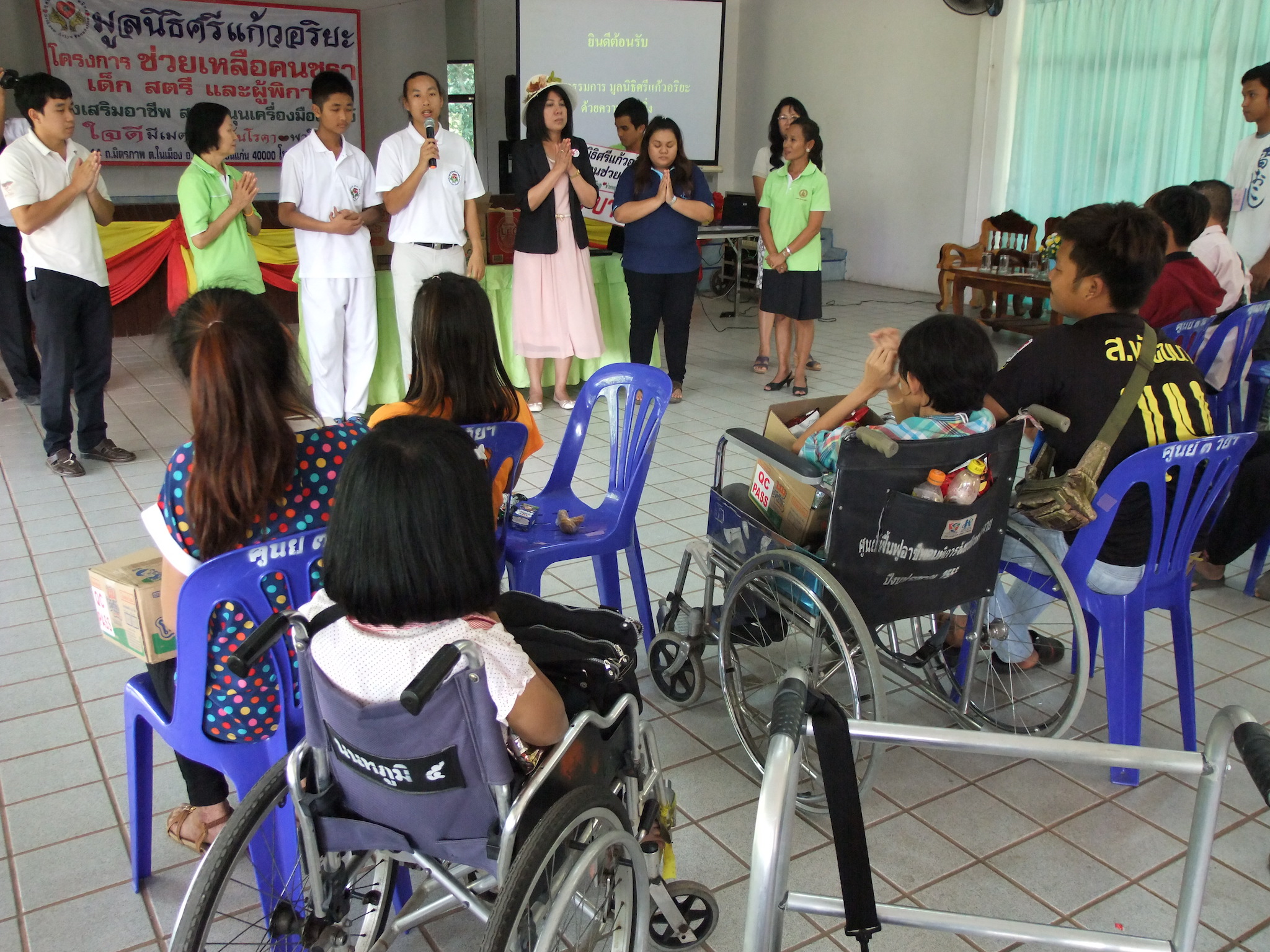 โครงการมอบทุนช่วยเหลือผู้พิการ วันที่ 15 ตุลาคม 2557         ณ  ศูนย์ฟื้นฟูอาชีพคนพิการจังหวัดหนองคาย อ.เมือง  จ.หนองคาย   